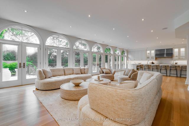 27 Teddington Park Avenue Toronto, ON M4N 2C4