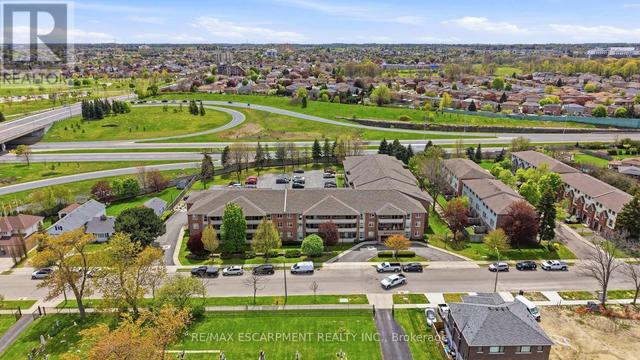 303 - 416 LIMERIDGE ROAD  Hamilton, ON L9A 2S7