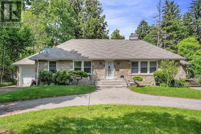 11 BEN MACHREE DRIVE  Mississauga, ON L5H 2S2