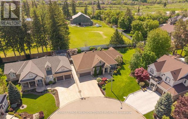 18 TRISTAN COURT  Brampton, ON L6Y 5S2