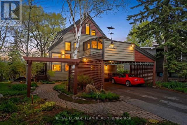 1965 BROMLEY ROAD  Ottawa, ON K2A 1C3