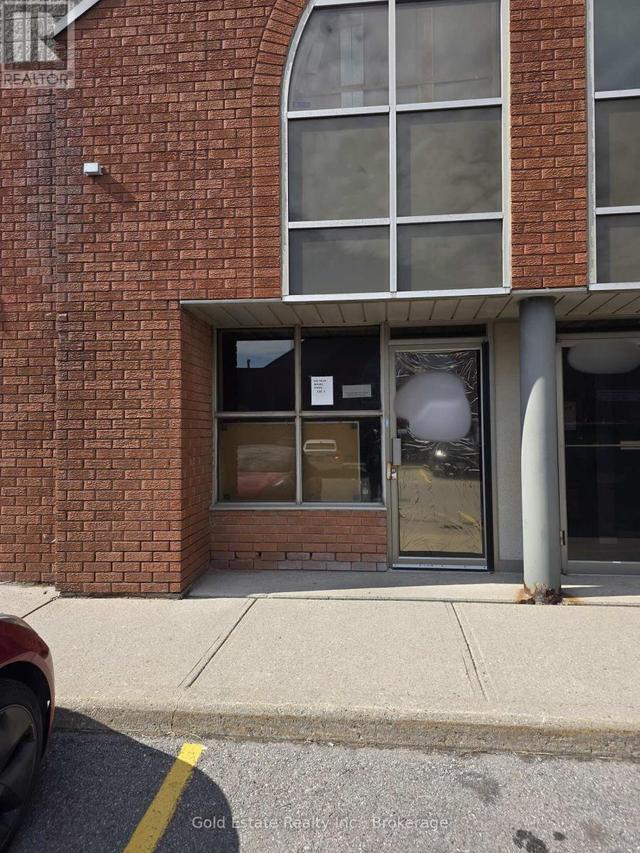 2 - 7015 TRANMERE DRIVE  Mississauga, ON L4T 2T9