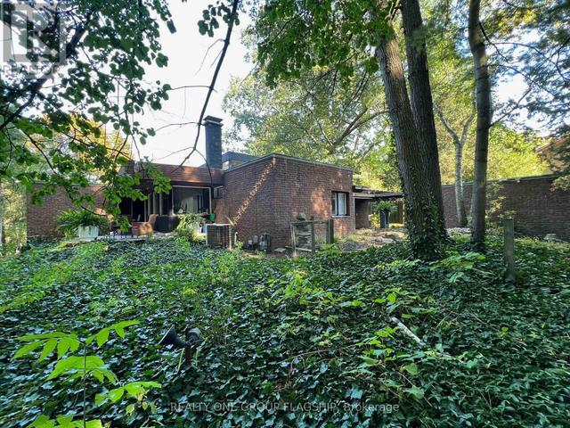 1379 CLARKSON ROAD N  Mississauga, ON L5J 2W6