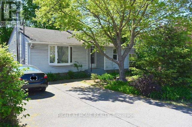 200 WOODROFFE AVENUE  Ottawa, ON K2A 3V4