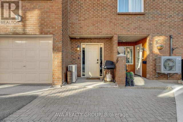106 STRATAS COURT N  Ottawa, ON K2L 3K4
