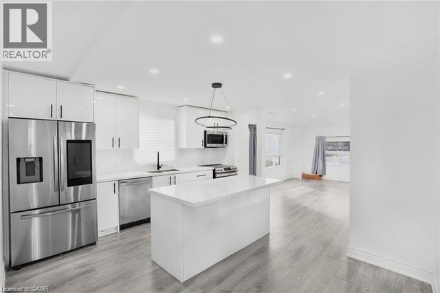 68 YORK Road  Dundas, ON L9H 1L7