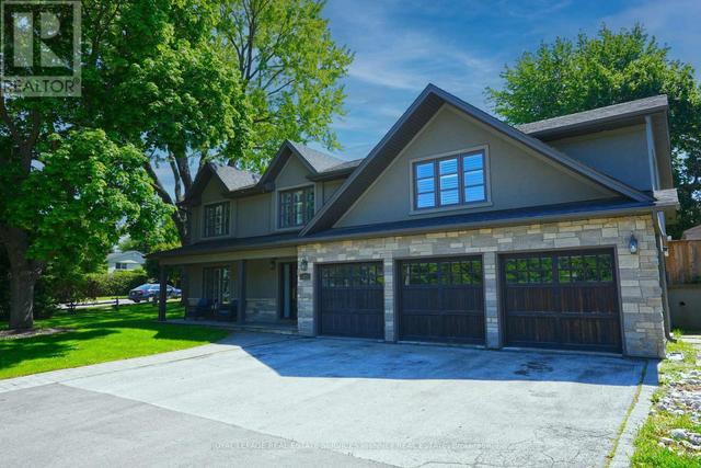 52 JOYMAR DRIVE  Mississauga, ON L5M 1E9