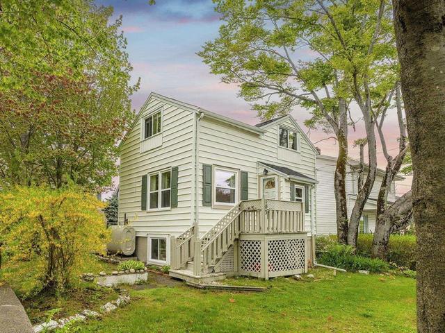 103 Rufus Avenue  Halifax, NS B3N 2L8