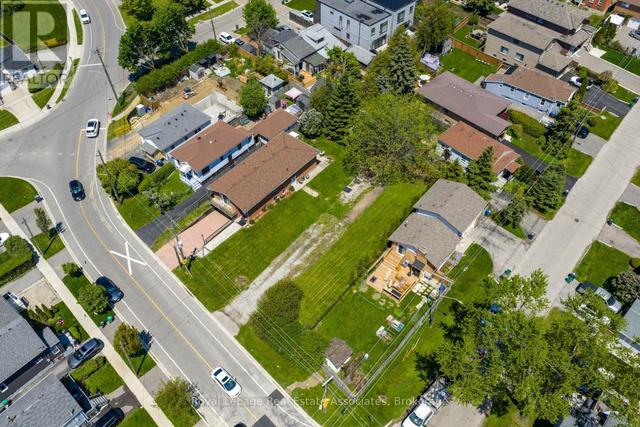 1067 ALEXANDRA AVENUE  Mississauga, ON L5E 2A1