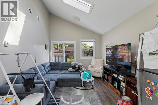 158 LAURENTIAN Drive N  London, ON N5W 1P2
