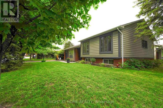 3 POMMEL CRESCENT  Ottawa, ON K2M 1A3