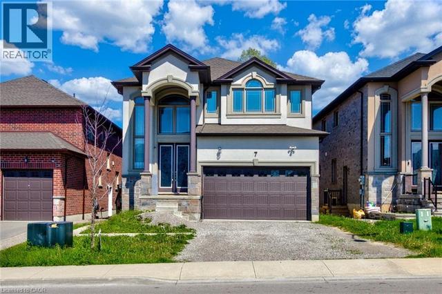 7 CHARDONNAY Street  Hamilton, ON L8G 5H5