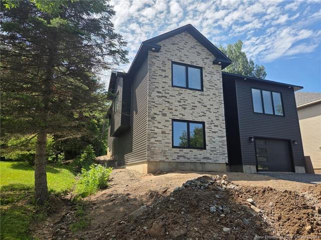 16 Mayflower ST  Fredericton, NB E3C 1L5