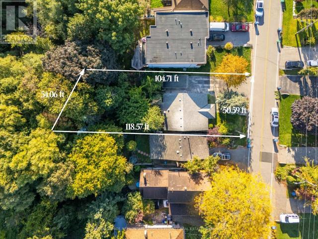 945 BEECHWOOD AVENUE  Mississauga, ON L5G 4E3