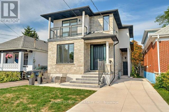 38 EAST 16TH STREET  Hamilton, ON L9A 4H9