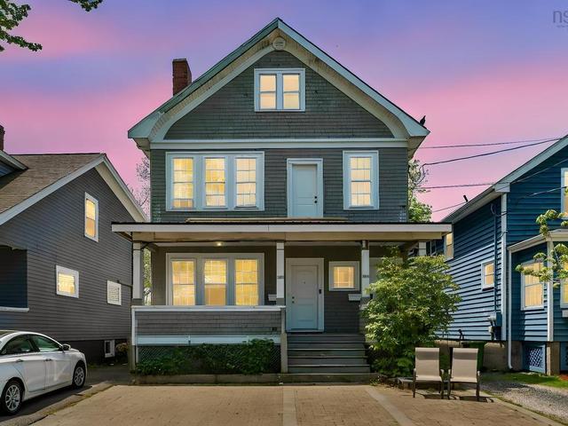1672/1676 Chestnut Street  Halifax, NS B3H 3T4