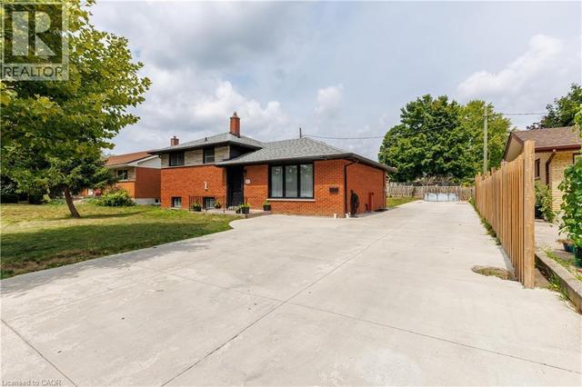 18 SILVERDALE Crescent  London, ON N5Z 4A4