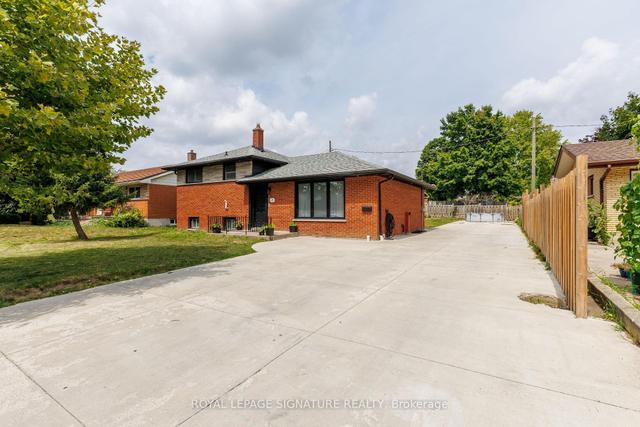18 Silverdale Crescent  London South, ON N5Z 4A4