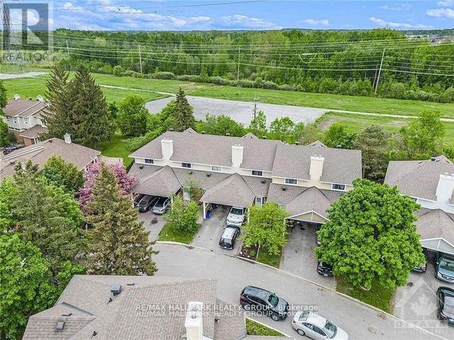 - - 84 PADDINGTON STREET  Ottawa, ON K1V 0S9