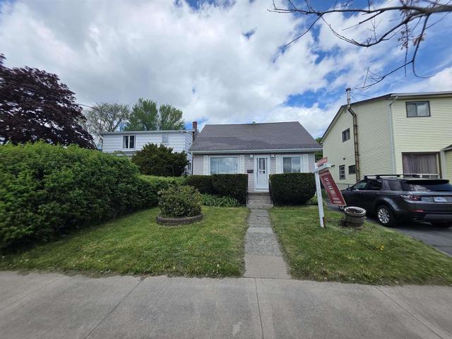 2883 Connaught Avenue  Halifax, NS B3L 3A2