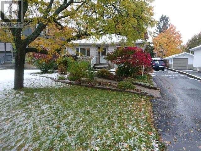 312 MOUNTBATTEN AVENUE  Ottawa, ON K1H 5W3