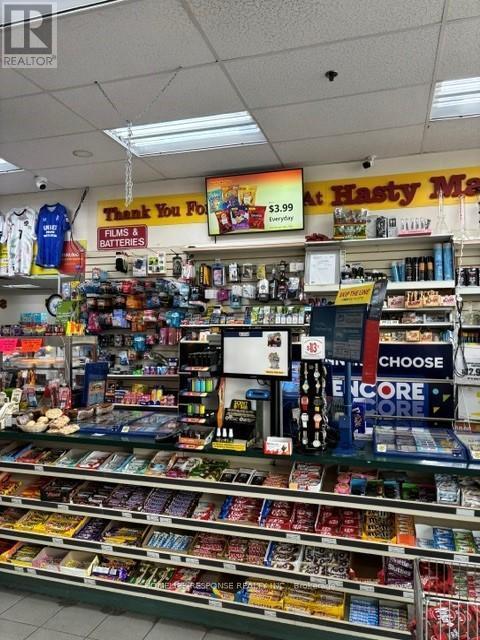 210 MOHAWK ROAD E  Hamilton, ON L9A 2H6