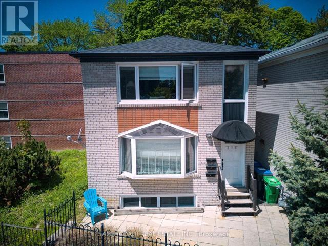 378 LAKESHORE ROAD W  Mississauga, ON L5H 1H5