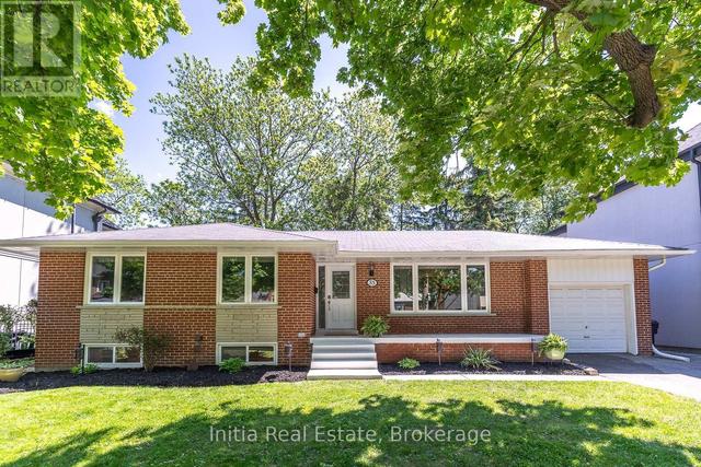 53 BURROWS AVENUE Toronto, ON M9B 4W8