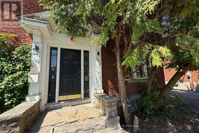 142 CLARENDON AVENUE  Ottawa, ON K1Y 0R5