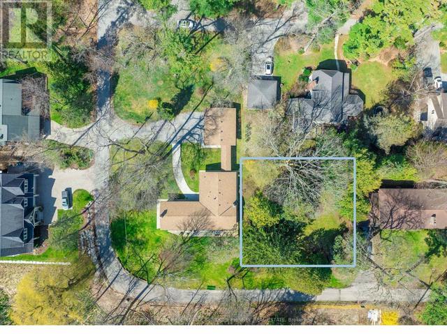 845 CHAUCER AVENUE  Mississauga, ON L5H 2Z5