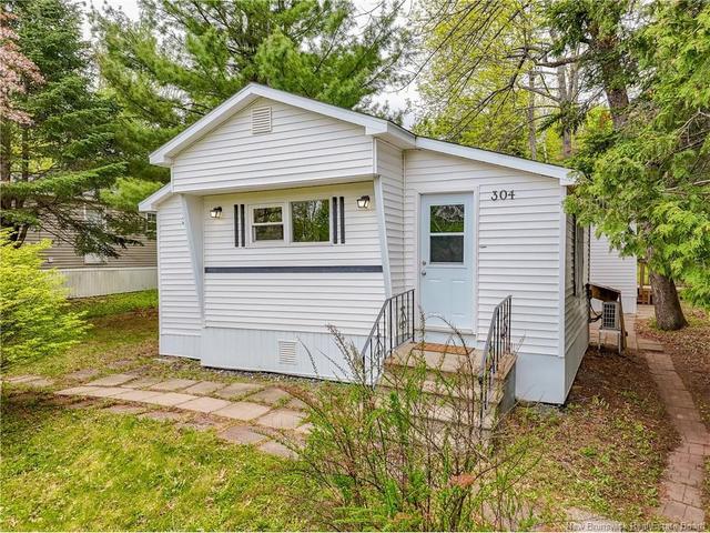 304 Governor LANE  Fredericton, NB E3B 7K9