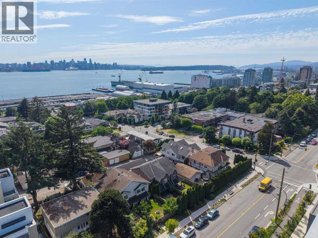 409-411 417-419 E 3RD STREET  North Vancouver, BC V7L 1G3