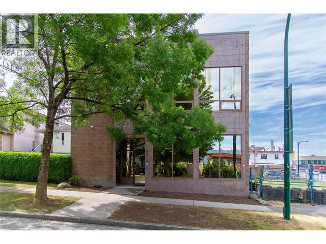 2916 GRAVELEY STREET  Vancouver, BC V5K 3K3