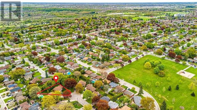 23 KEEN COURT  Hamilton, ON L8T 1W5
