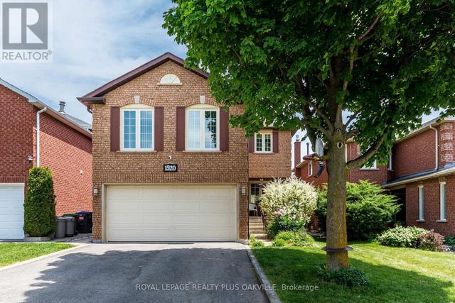 1520 ROSEWAY DRIVE  Mississauga, ON L5M 5M5