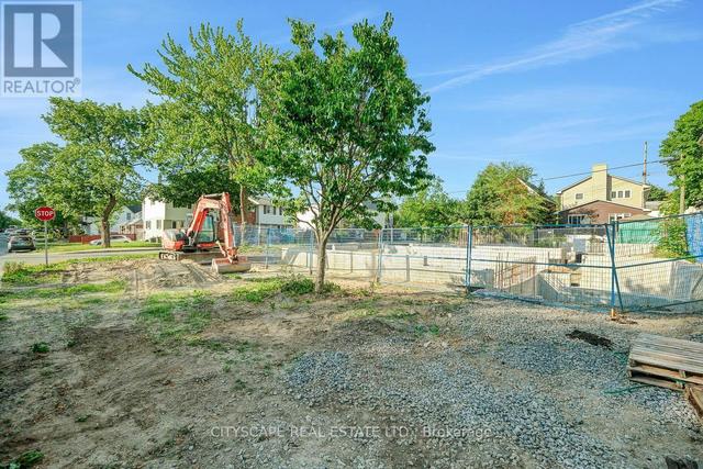 551 EDISON AVENUE  Ottawa, ON K2A 1V5
