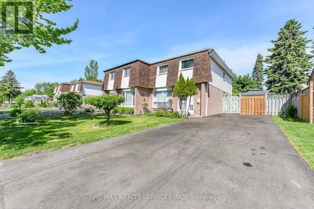 2569 LUNDENE ROAD  Mississauga, ON L5J 3Y9