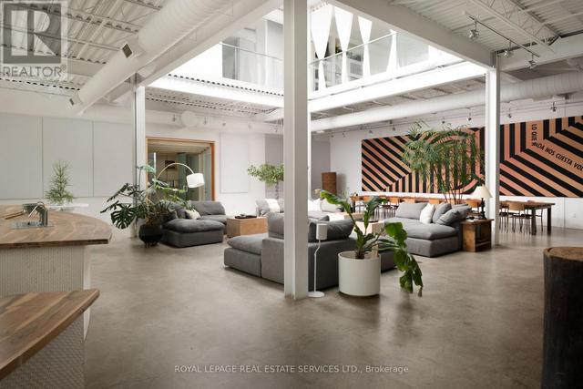 1 ROOF GARDEN LANE Toronto, ON M6H 1R2