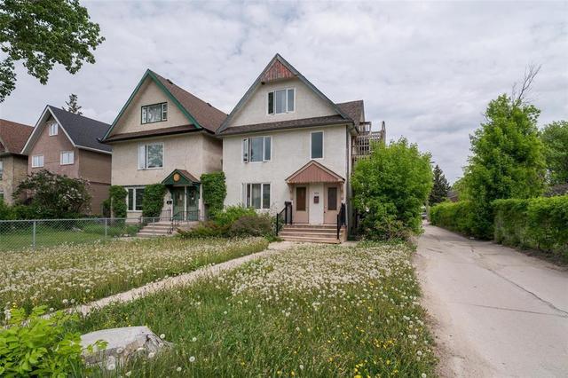 853 Bannatyne Avenue  Winnipeg, MB R3E 0W6