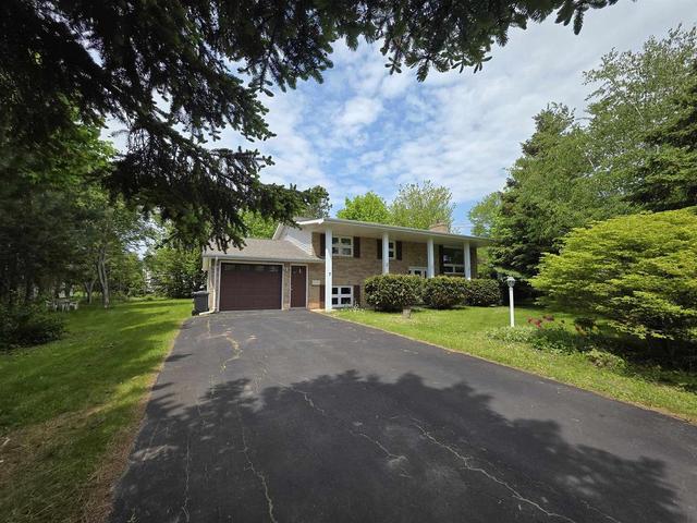7 Crestview Drive  Charlottetown, PE C1E 1N4