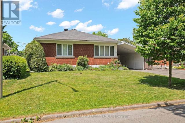 839 WESTON DRIVE  Ottawa, ON K1G 1W5