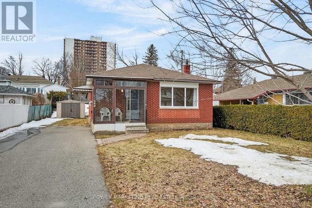944 EVE STREET  Ottawa, ON K1K 3R4