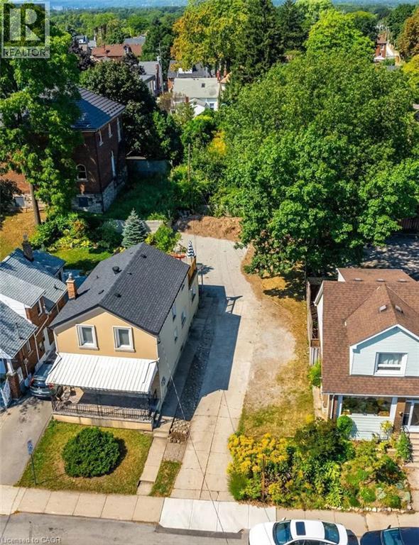 153 STRATHCONA Avenue N  Hamilton, ON L8R 3C4