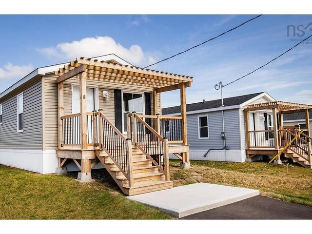 18 8 OAKWOOD Path  Amherst, NS B4H 0B4
