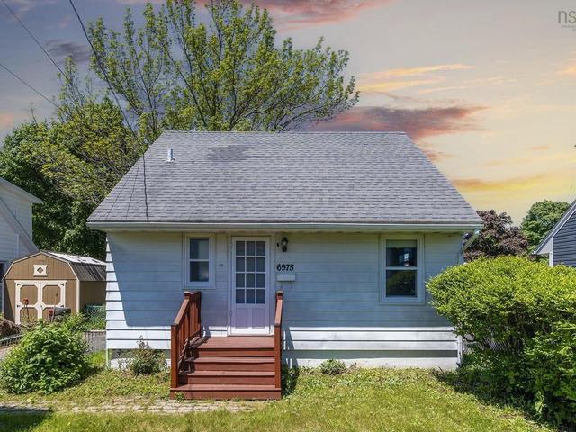 6975 Ward Avenue Avenue  Halifax, NS B3L 2K6