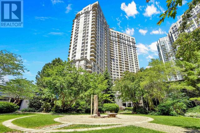 927 - 3888 DUKE OF YORK BOULEVARD  Mississauga, ON L5A 4P5