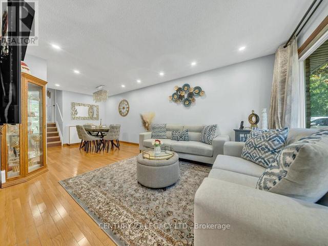 957 FRANCIS ROAD  Burlington, ON L7T 3Z1