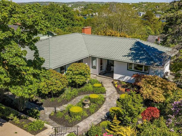 15 Lakeview Avenue  Dartmouth, NS B3A 3S8
