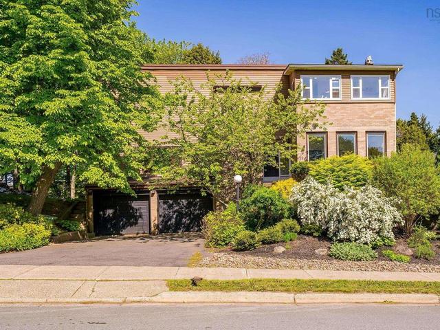 75 Bayview Road  Halifax, NS B3M 1N8