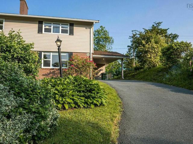 36 Simcoe Place  Halifax, NS B3M 1H3